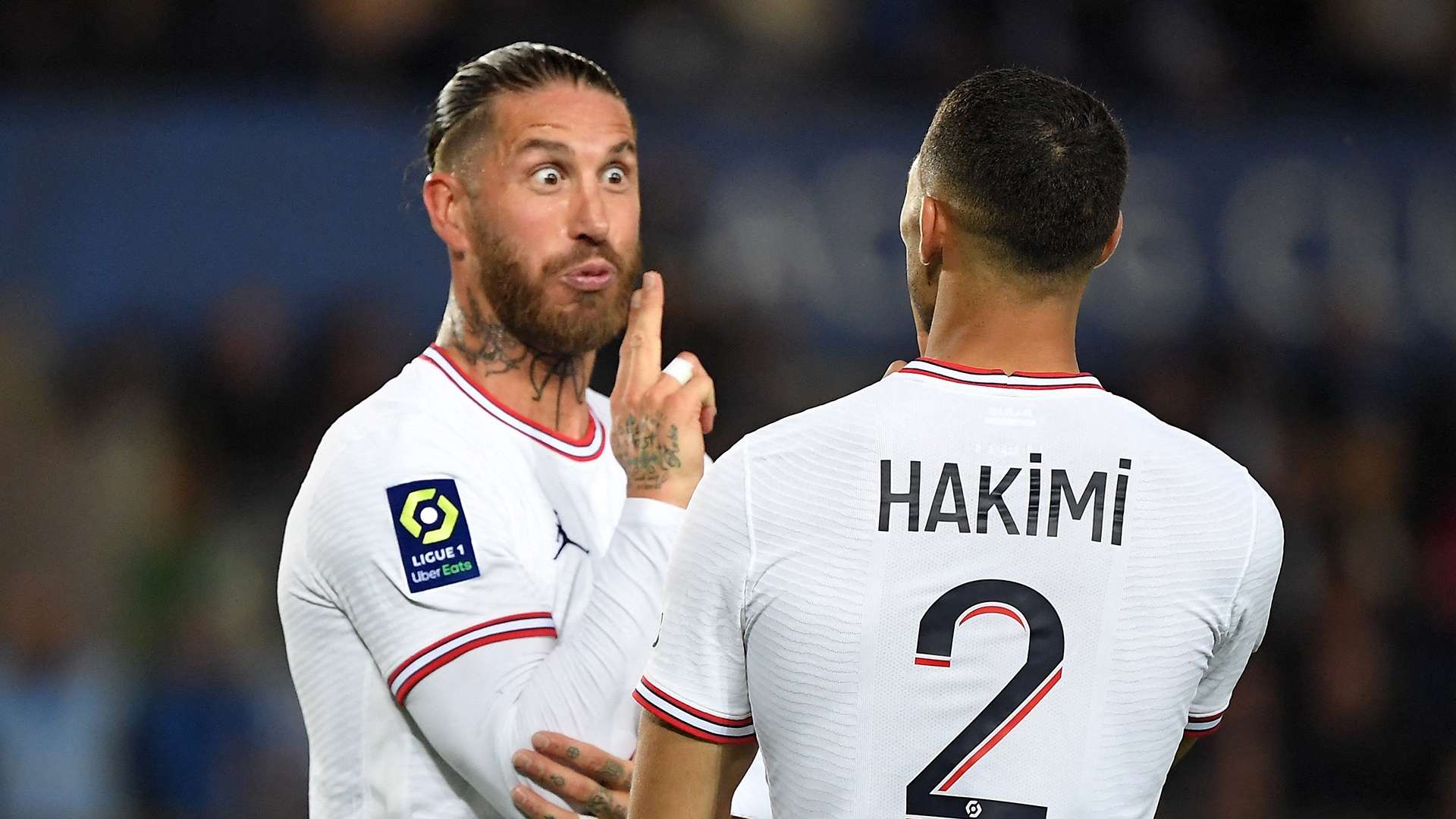 使得他在场 使得他在场